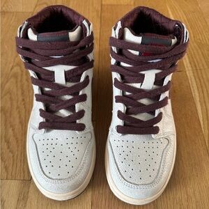 Like new Jordan 1 a ma maniere airness sail/burgundy crush W6.5/5Y